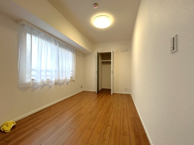 ランドール浅草の洋室|お客様の求める本当の“住み心地”とは何なのか。そのための一手間一工夫を惜しみません。街並みや周辺の環境に呼応しながら、美しく、そして毎日の暮らしを考慮した機能性の高い住まい。