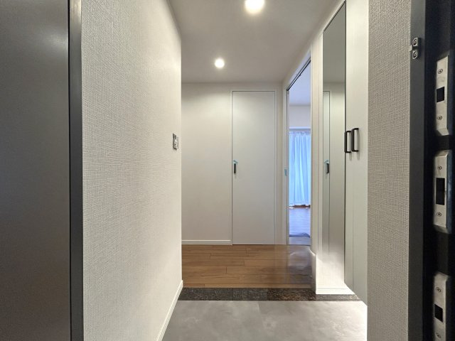 ランドール浅草の玄関|玄関ホールがスッキリ広々としていると帰る時も出ていく時も気持ちが良い。来客を出迎える玄関が綺麗ならその家の印象が良くなる。
