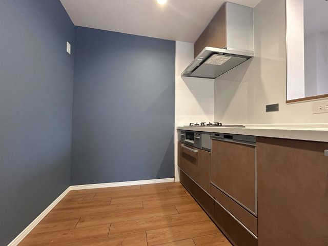 ランドール浅草のキッチン|
とても広々としたキッチンスペース。写真のように真ん中に収納スペースを作られても良し。様々な使い方が想像できます。