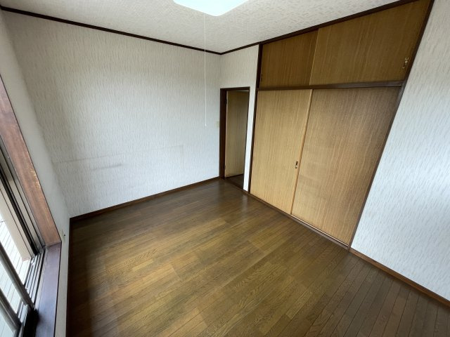 富田中古一戸建ての洋室