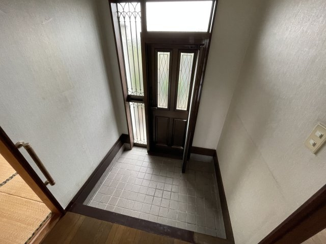 富田中古一戸建ての玄関