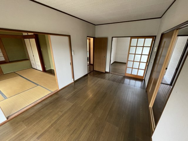 富田中古一戸建ての洋室