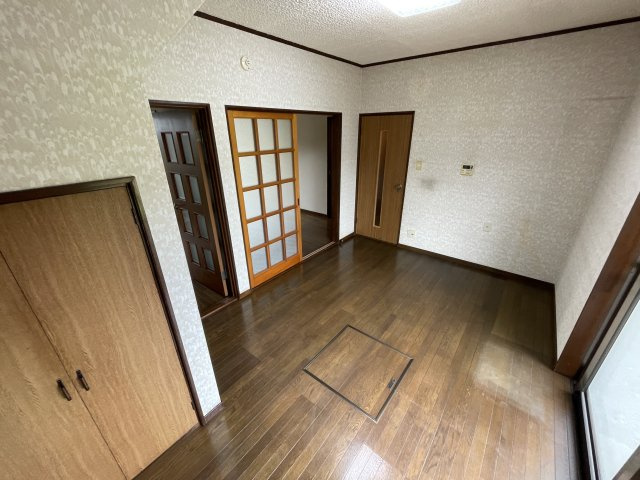 富田中古一戸建ての洋室
