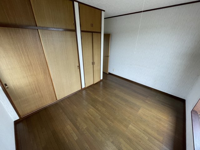 富田中古一戸建ての洋室
