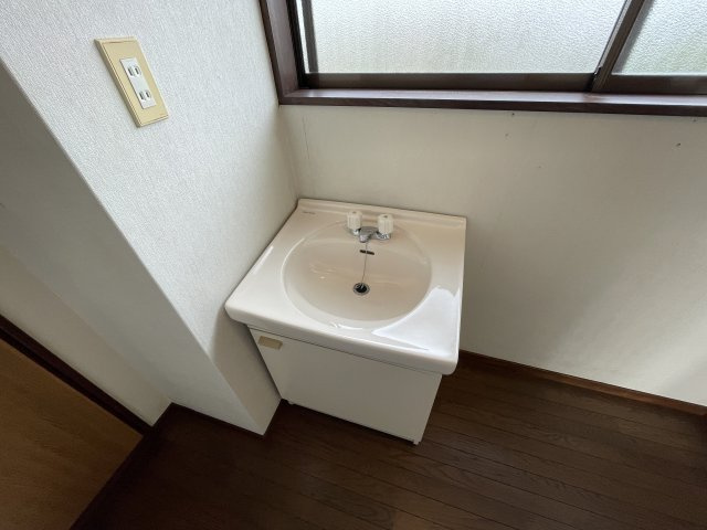 富田中古一戸建ての独立洗面台