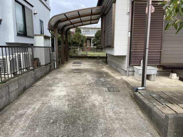 富田中古一戸建ての駐車場