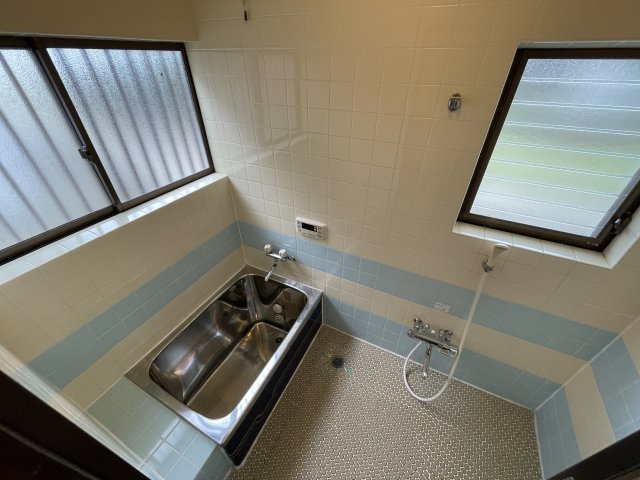 富田中古一戸建ての浴室