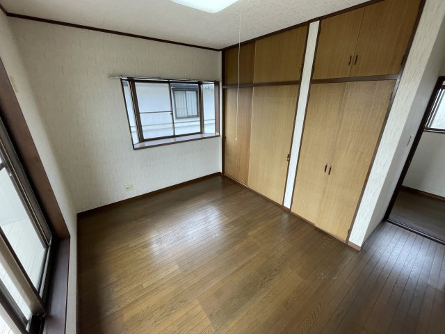 富田中古一戸建ての洋室