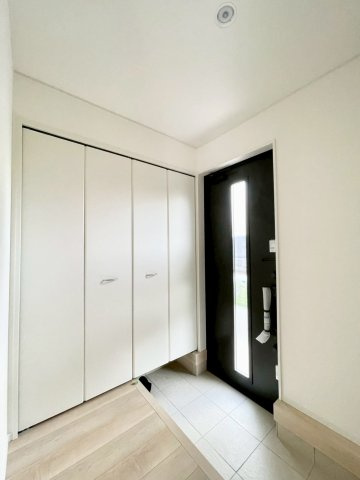 長野市宮沖第４の玄関|玄関には大容量のシューズボックスが付いているので毎日の靴選びも楽々です♪