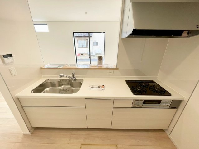 長野市宮沖第４のキッチン|家族の会話が弾む開放的なカウンターキッチンです♪