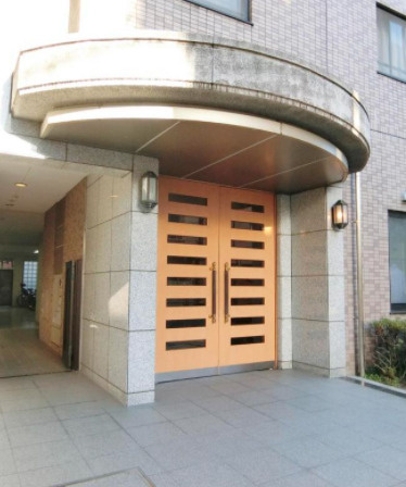 マルソ松が谷のエントランス