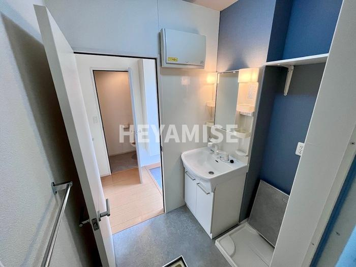 ファミーユ凪A棟の洗面所