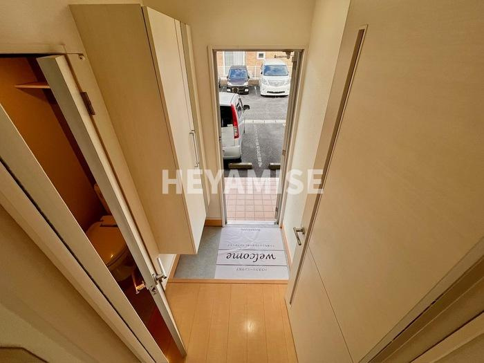 ファミーユ凪A棟の玄関