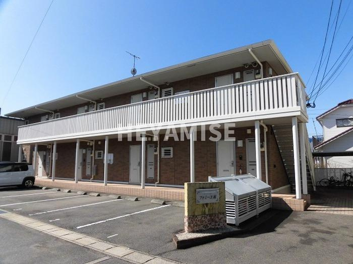 ファミーユ凪A棟の外観