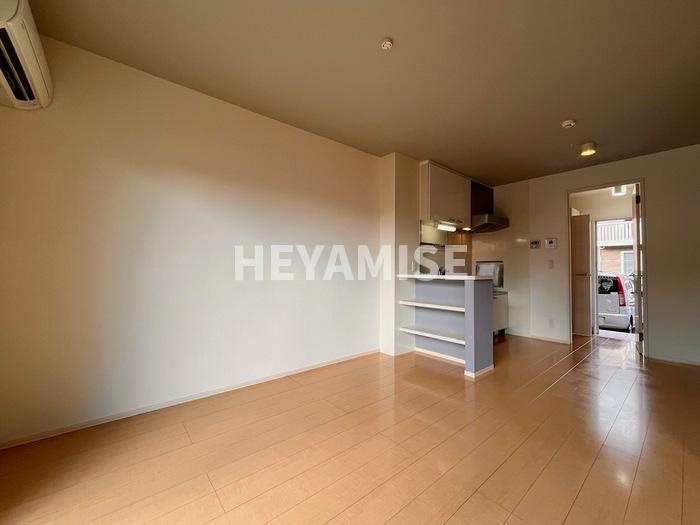 ファミーユ凪A棟の居間・リビング