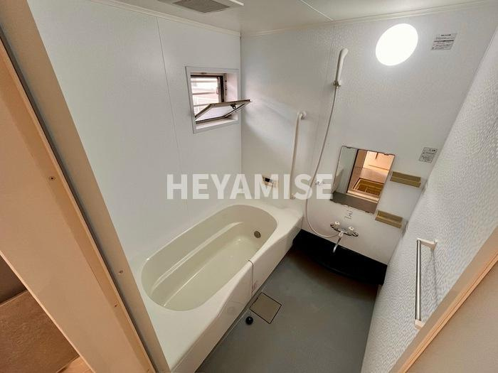 ファミーユ凪A棟の浴室