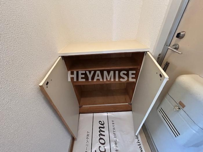 プレジール坂口A棟の玄関