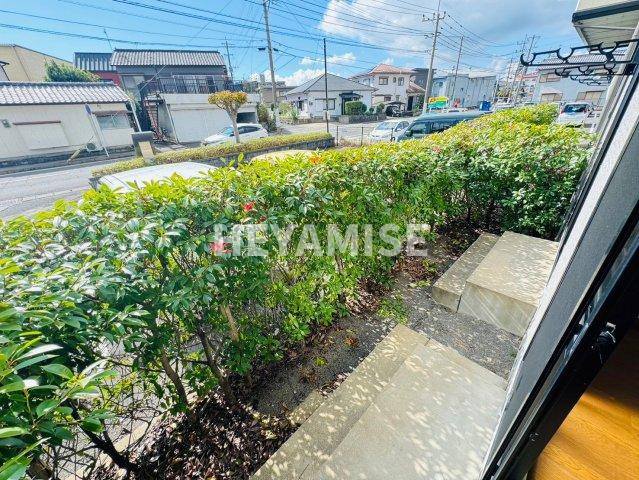 ロイヤルガーデン仲沖Aの庭|※室内画像は別号室のもの