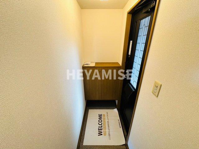 ロイヤルガーデン仲沖Aの玄関|※室内画像は別号室のもの