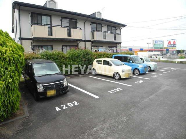ロイヤルガーデン仲沖Aの駐車場