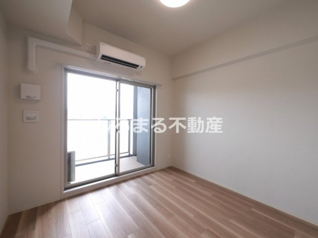 プレサンス深江橋ラヴィゲートの居間・リビング