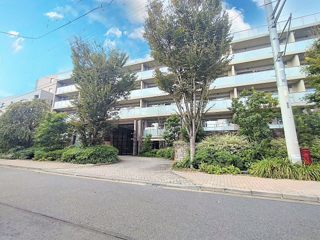 プレイスコート喜多見の外観