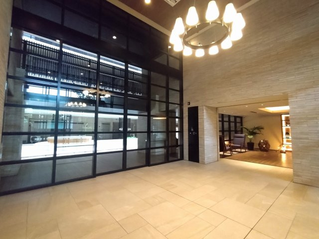 プレイスコート喜多見のロビー