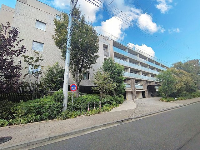 プレイスコート喜多見の外観