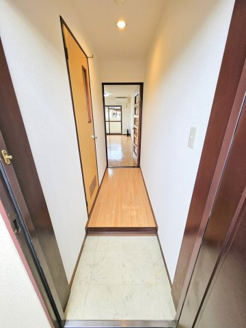 大正ビルの玄関