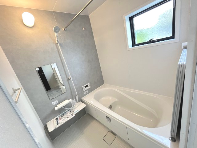【浴室】 | 糟屋郡粕屋町戸原東2丁目第2　1号棟（全2棟）【仲介手数料無料・0円】 | 現地写真。浴室です。
