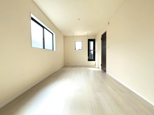 【寝室】 | 糟屋郡粕屋町戸原東2丁目第2　1号棟（全2棟）【仲介手数料無料・0円】 | 現地写真。2階主寝室です。