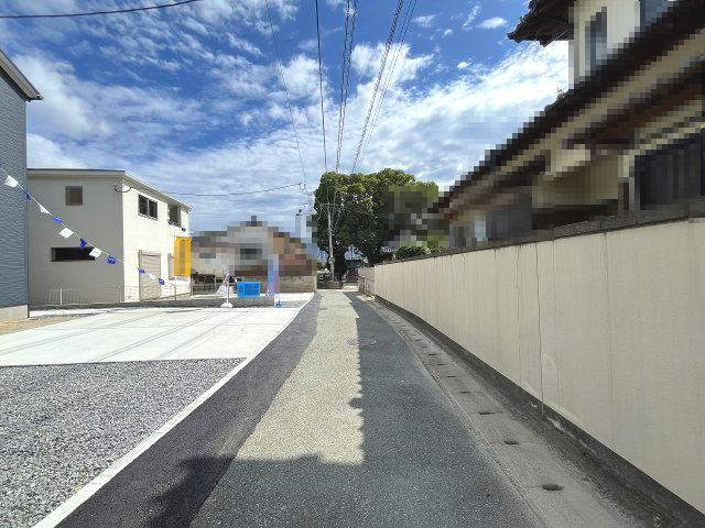 【その他】 | 糟屋郡粕屋町戸原東2丁目第2　1号棟（全2棟）【仲介手数料無料・0円】 | 現地写真。前面道路です。