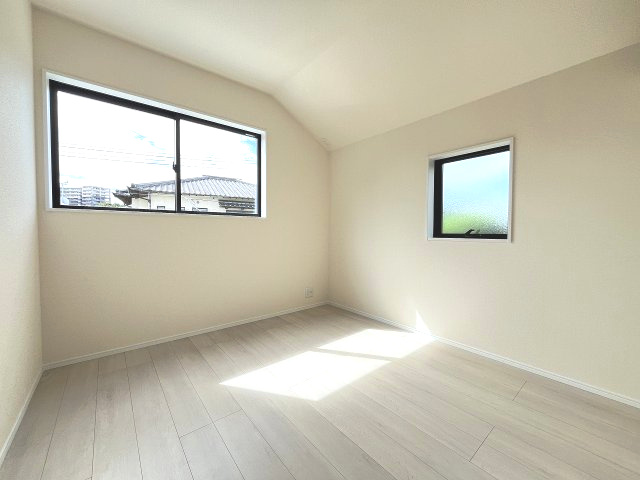 【子供部屋】 | 糟屋郡粕屋町戸原東2丁目第2　1号棟（全2棟）【仲介手数料無料・0円】 | 現地写真。