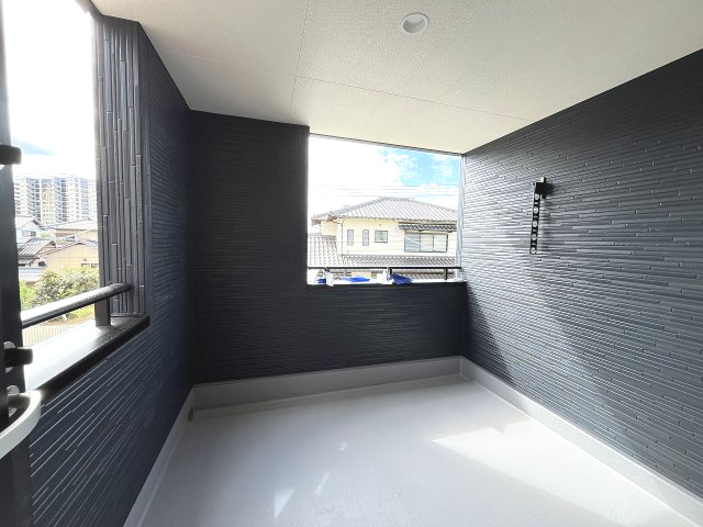 【バルコニー】 | 糟屋郡粕屋町戸原東2丁目第2　1号棟（全2棟）【仲介手数料無料・0円】 | 現地写真。インナーバルコニーです。