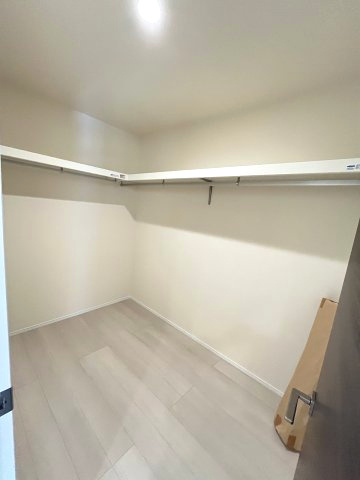 【収納】 | 糟屋郡粕屋町戸原東2丁目第2　1号棟（全2棟）【仲介手数料無料・0円】 | 現地写真。納戸収納付き