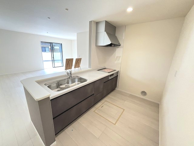 【キッチン】 | 糟屋郡粕屋町戸原東2丁目第2　1号棟（全2棟）【仲介手数料無料・0円】 | 現地写真。