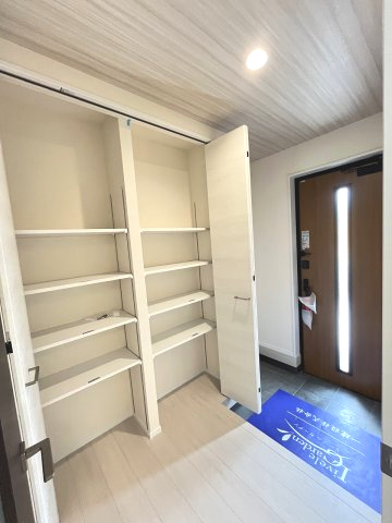 【玄関】 | 糟屋郡粕屋町戸原東2丁目第2　1号棟（全2棟）【仲介手数料無料・0円】 | 現地写真。