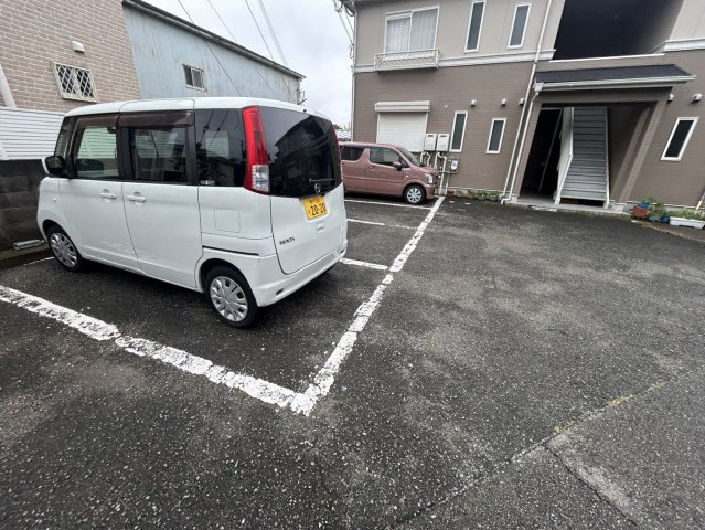 ガーデンハウスカローサの駐車場