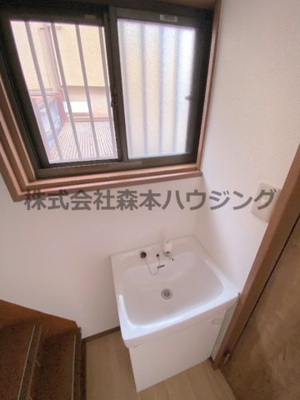 【独立洗面台】 | 　枚方市茄子作東町44戸建貸家 | 使いやすい独立洗面台です