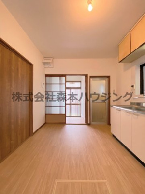 【居間・リビング】 | 　枚方市茄子作東町44戸建貸家 | おしゃれな居間です