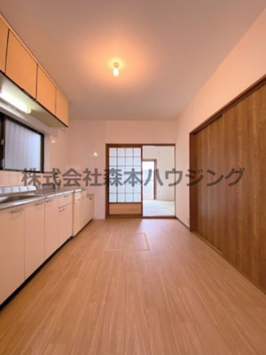 【居間・リビング】 | 　枚方市茄子作東町44戸建貸家 | ゆったりとした居間です