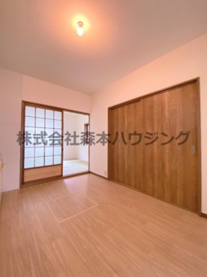 【居間・リビング】 | 　枚方市茄子作東町44戸建貸家 | こちらの居間で趣味の時間をお楽しみください