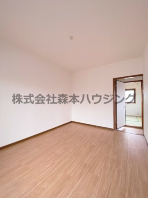 【洋室】 | 　枚方市茄子作東町44戸建貸家 | 使いやすい洋室です