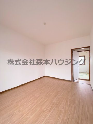 【洋室】 | 　枚方市茄子作東町44戸建貸家 | 使いやすい洋室です