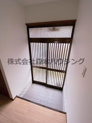 【玄関】 | 　枚方市茄子作東町44戸建貸家 | ゆったりとした玄関です