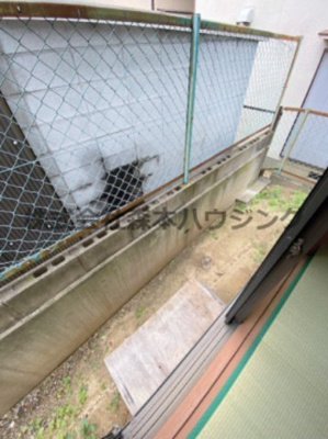 【庭】 | 　枚方市茄子作東町44戸建貸家 | 1階和室側のテラススペースです