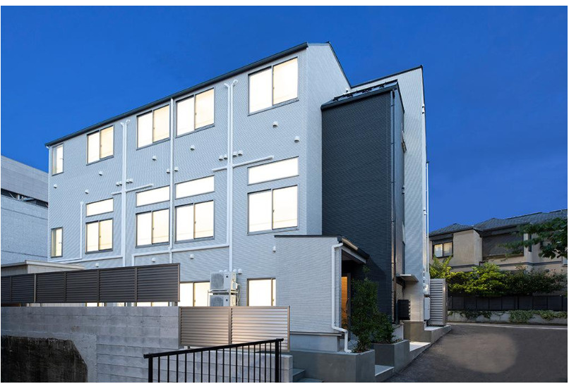 新宿区上落合３丁目のアパートのエントランス