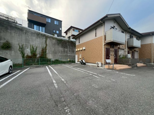 サンガーデン高津橋の駐車場