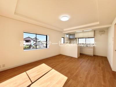 【ダイニング】 | 菊川市本所 中古戸建て | 約14帖のLDK