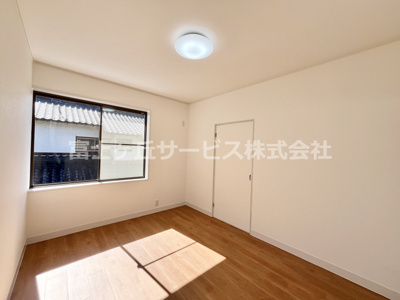 【子供部屋】 | 菊川市本所 中古戸建て | 2階中央の洋室